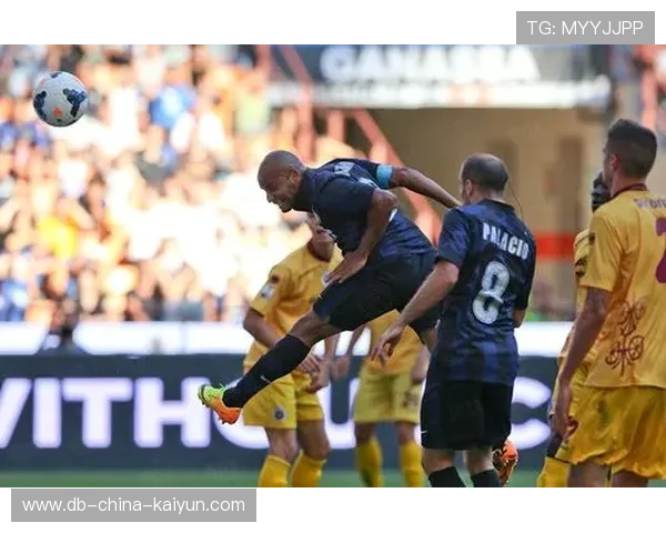 国米右路传中精准找到头球人完成建功